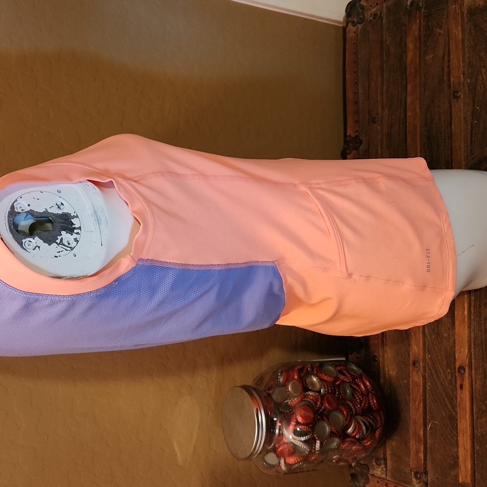 Nike Dri-Fit Running Gear with Tank and Shrug (0741) - Picture 4 of 11